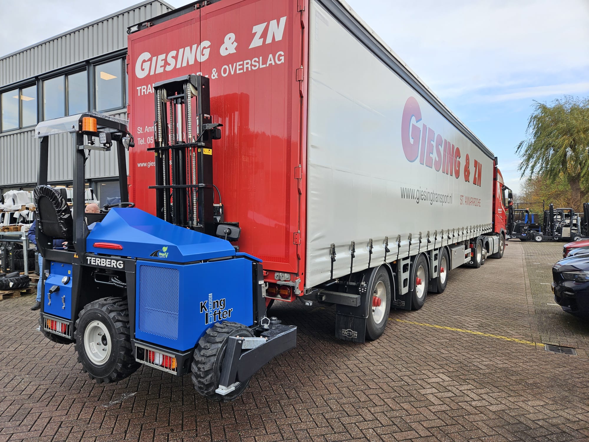 Entdecken Sie die innovativen 'Klapvoet'-Radarme von Terberg Kinglifter B.V.